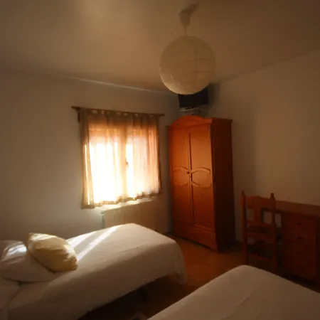 El Lago, Caceres بيت شباب