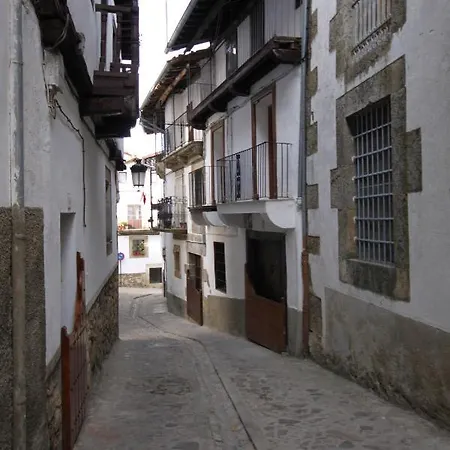 El Lago, Caceres بيت شباب