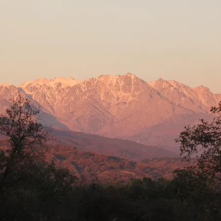 El Lago, Caceres بيت شباب *