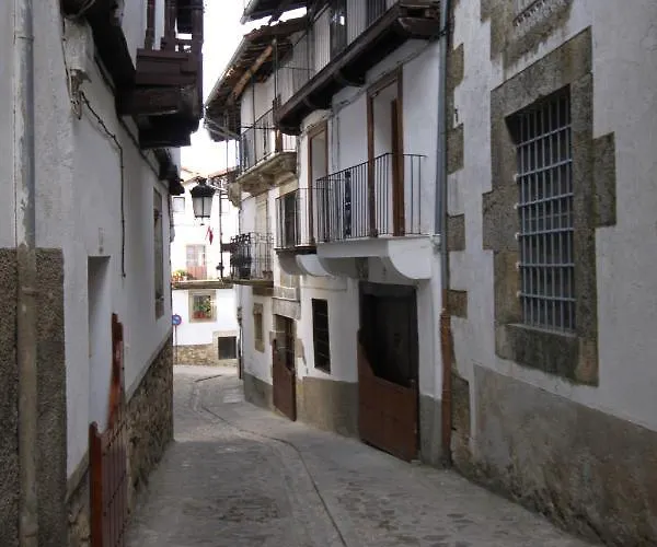 El Lago, Caceres Ostello